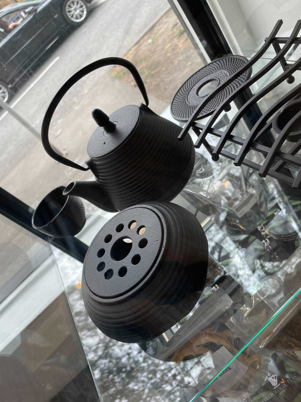 Vintage Black Cast Iron Tea Pot - Steepologie
